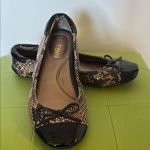 Elegant Black and Brown Me Too Ballet Flats